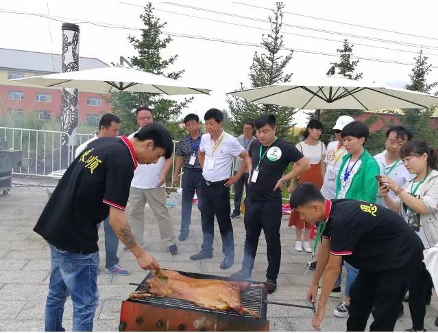 河北省第二届烤全羊大赛完美落幕“雪碳”获高度赞赏(图12) 河北省第二届烤全羊大赛完美落幕“雪碳”获高度赞赏(图12)